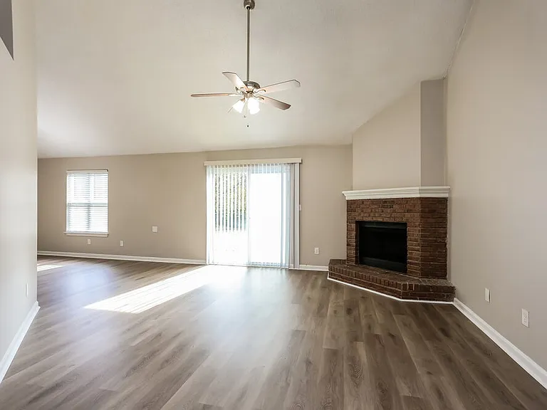 359 Tait Rd — Photo 3