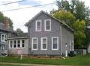 334 W Chamberlin St, Dixon, IL 61021