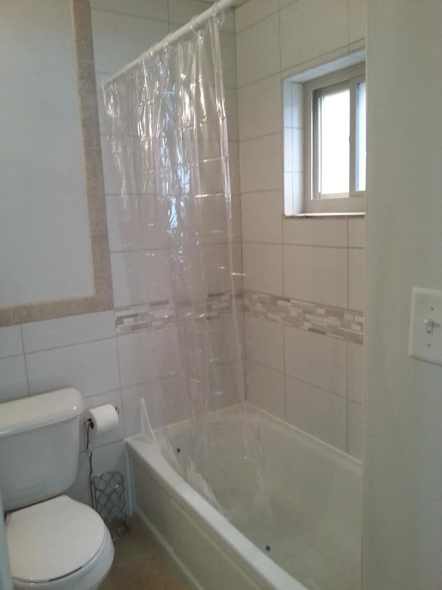 Bath - 239 Hamilton Ave