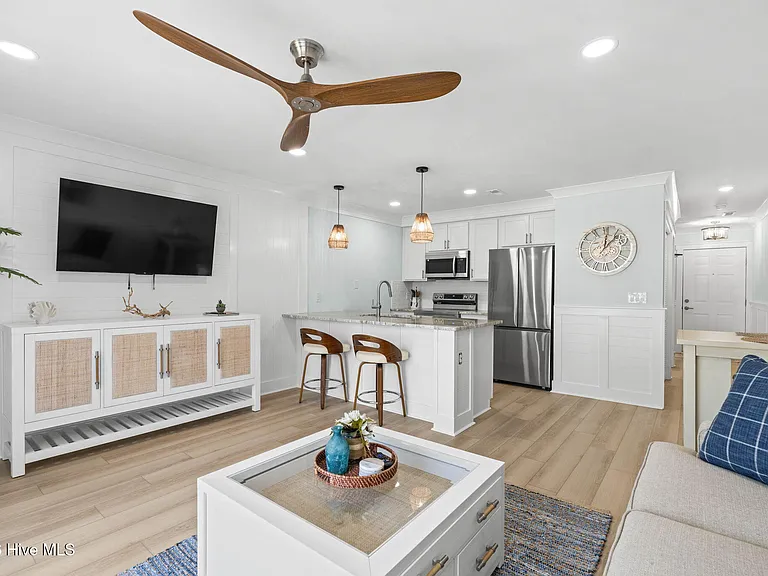 330 S Middleton Dr NW #306 — Photo 3