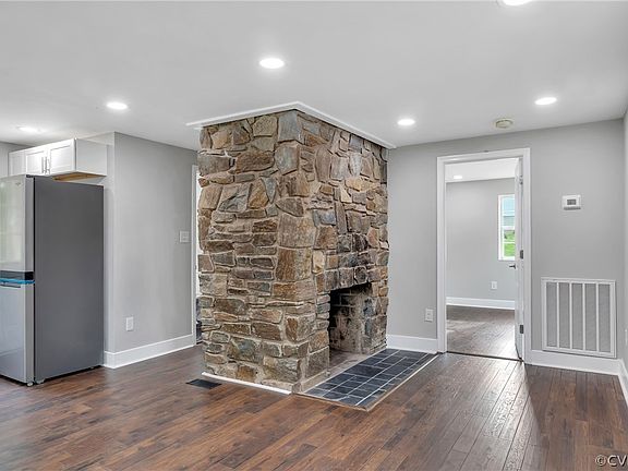 2nd image of 220 Redbud Dr