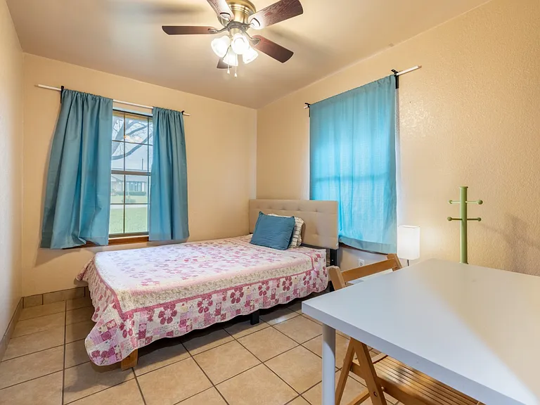 2202 Oxford Blvd — Photo 29