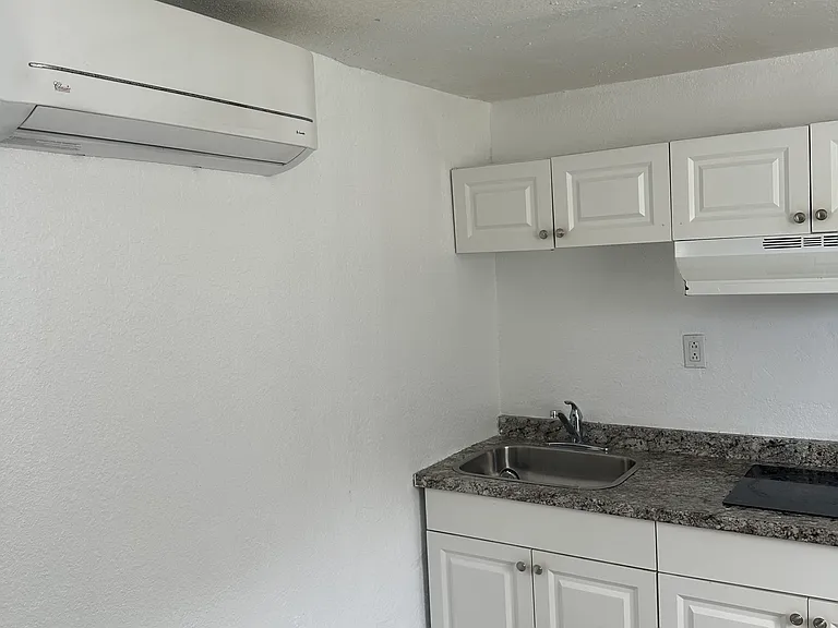1050 NW 198th St #B — Photo 11