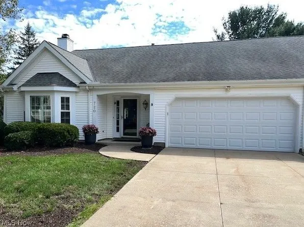 720 Pebblecreek Dr, Akron, OH 44320