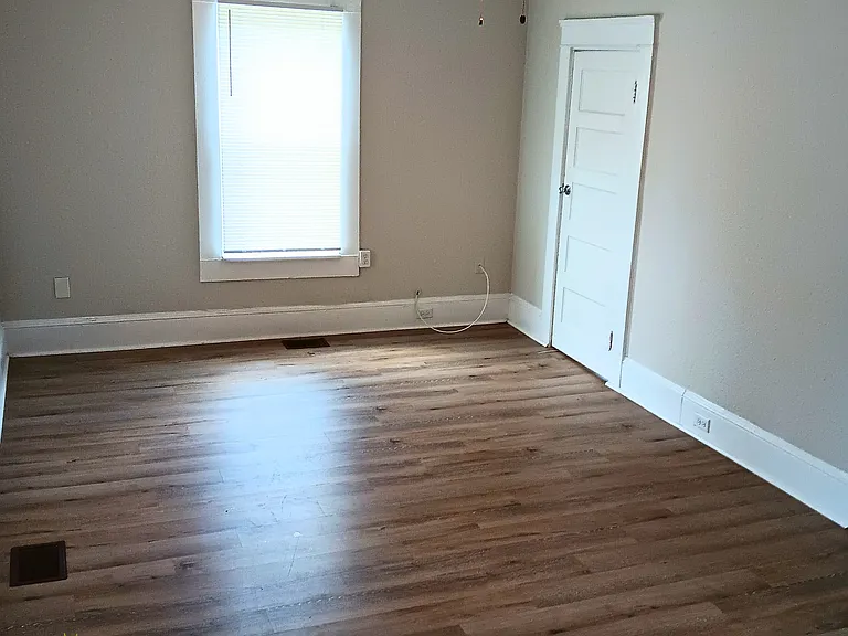 212 Mullally St — Photo 9