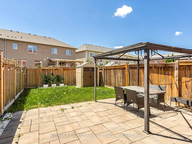 112 Hanson Cres — Photo 49