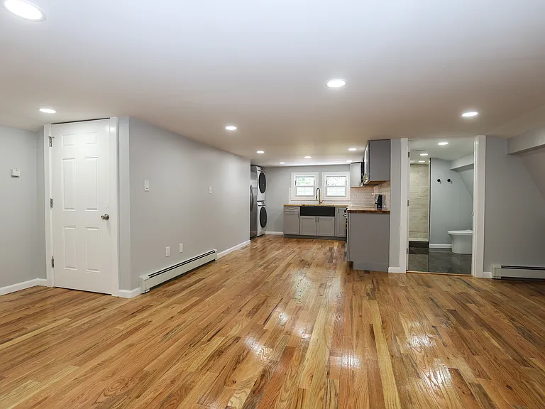 562 Peacock St #2 — Photo 5