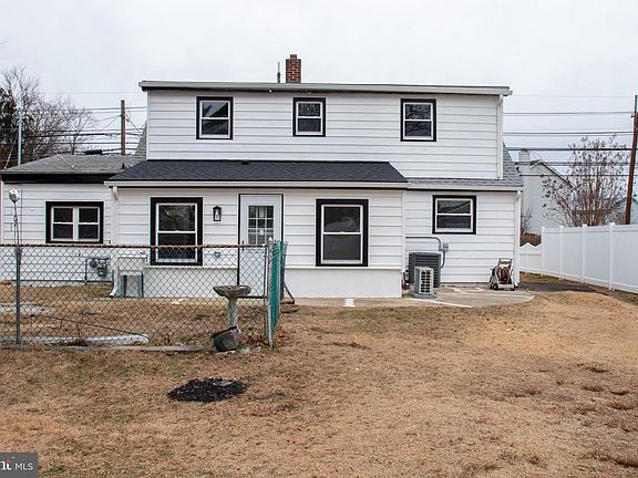 3rd image of 952 Columbus Rd