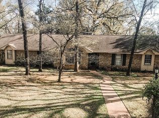922 Hilltop Dr, Palestine, TX 75801