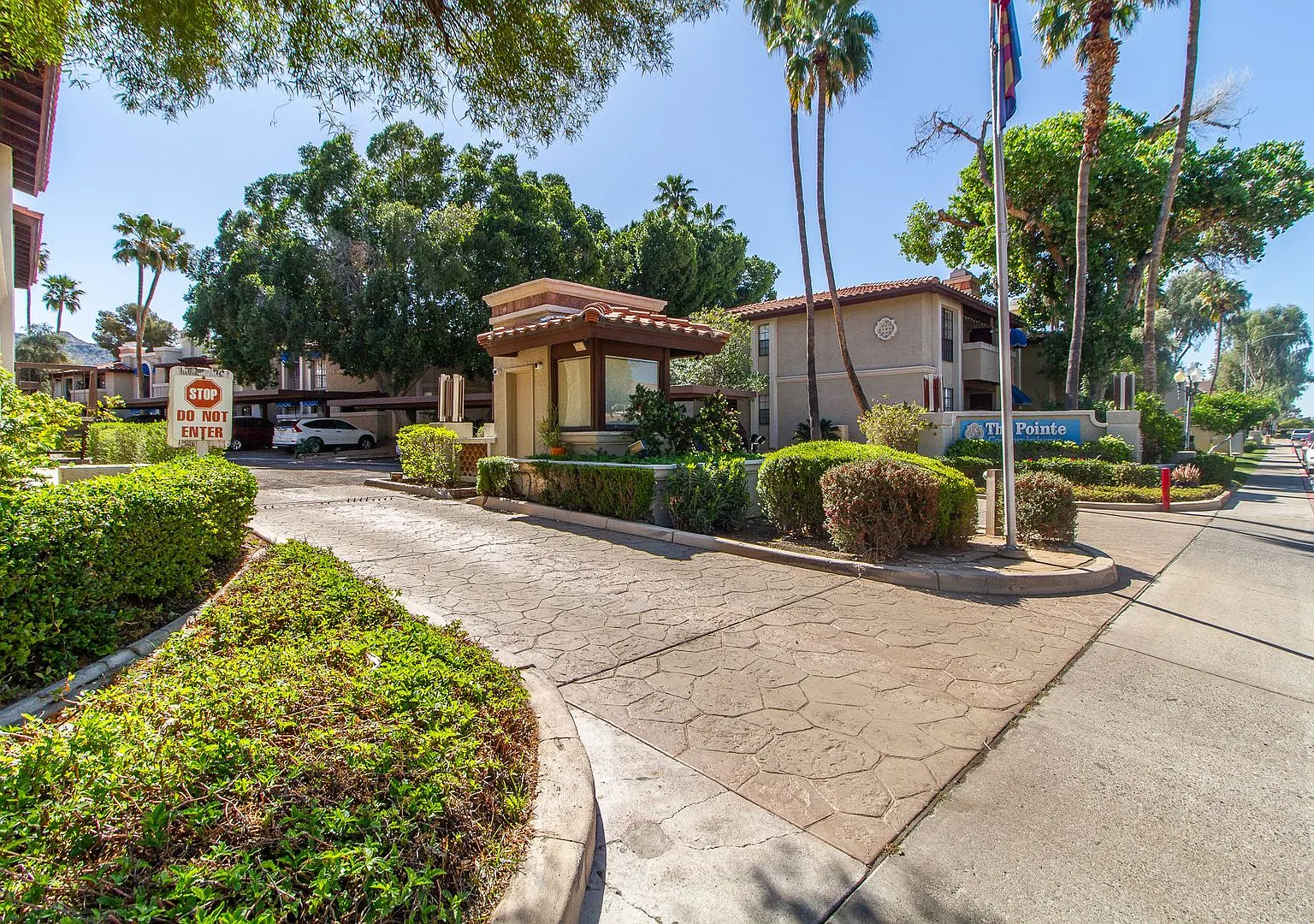 Come Check Out This Classic 2bed, 2bath Condo — Photo 1