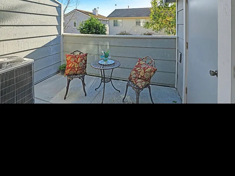 Briartree Dr — Photo 7