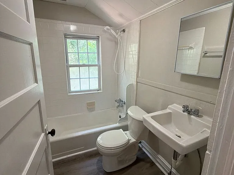 3516 Eastway Dr — Photo 8