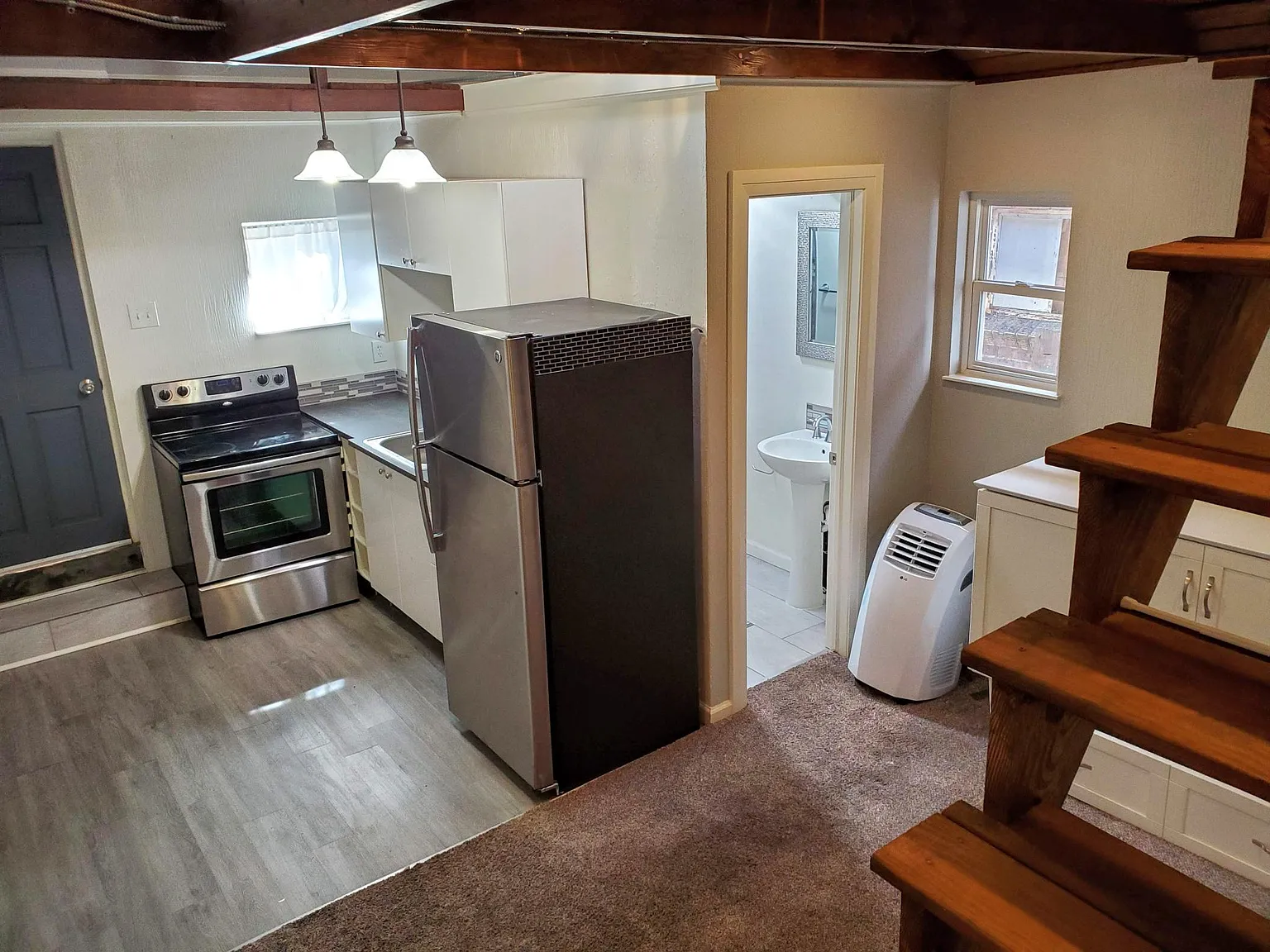 Studio, 350 sqft, $1,100 — Photo 3
