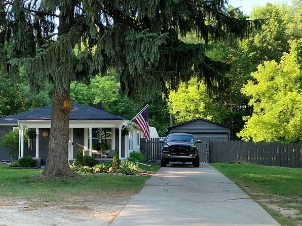 200 Casemer Rd, Lake Orion, MI 48360