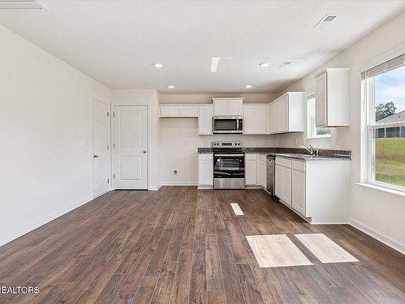 4th image of 7830 Moonbeam Ln