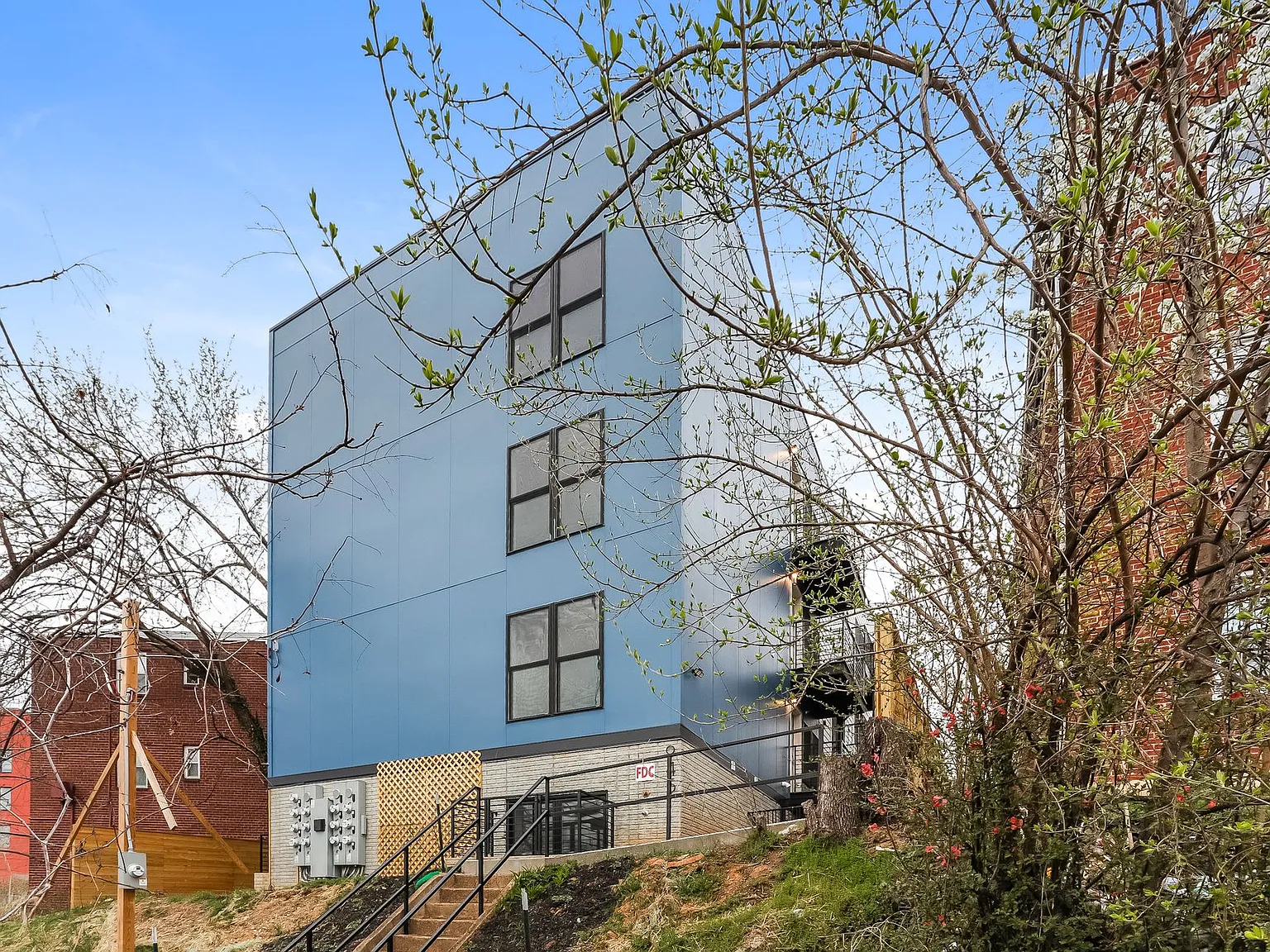 52nd Street Residences — Photo 1