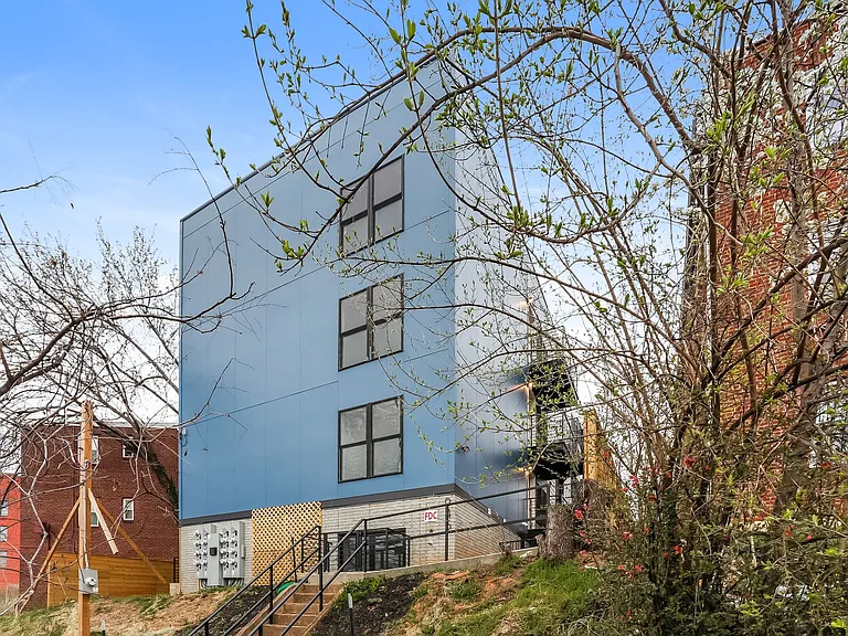 52nd Street Residences — Photo 1