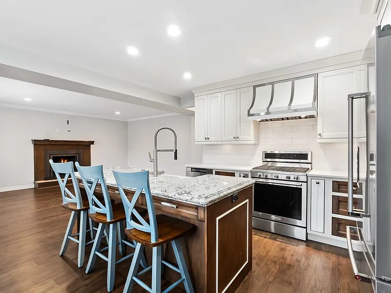 451 Saint Lawrence Ct — Photo 2