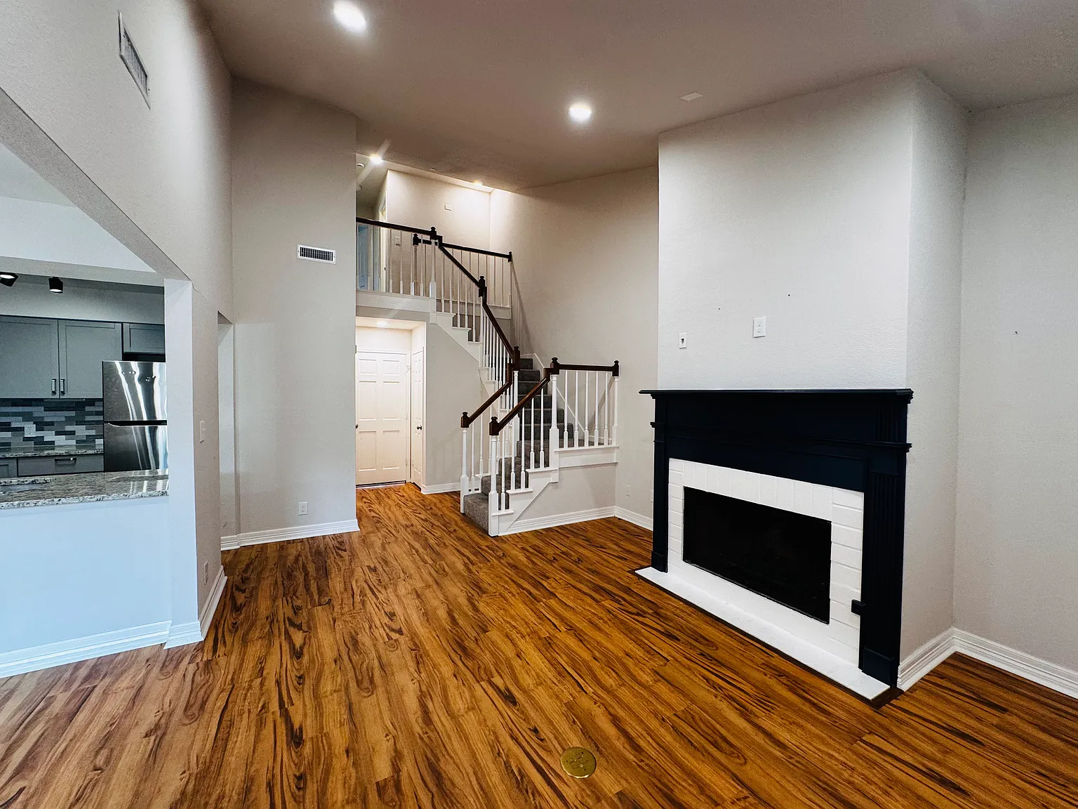 2 bed, 2.5 bath, 1279 sqft, $1,700 — Photo 1