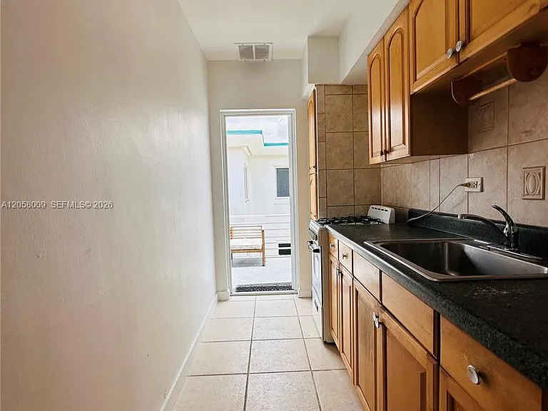 2045 Calais Dr #7 — Photo 7