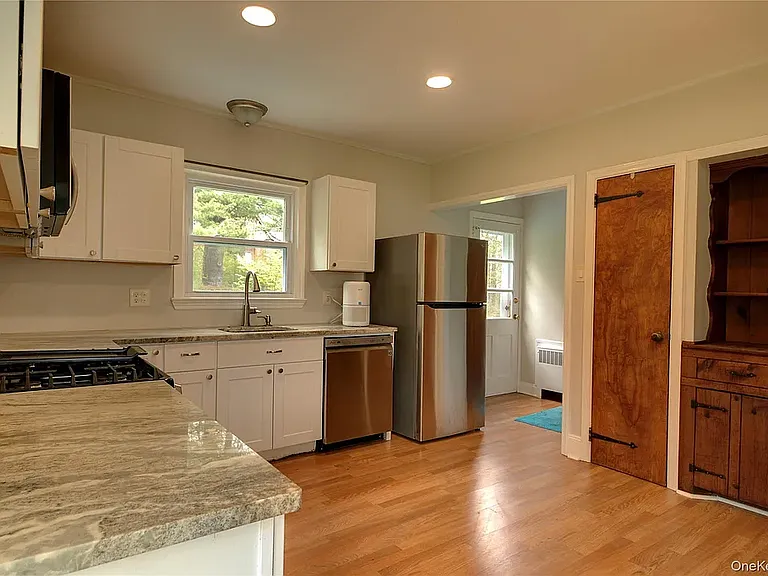 32 Burrow Dr — Photo 5