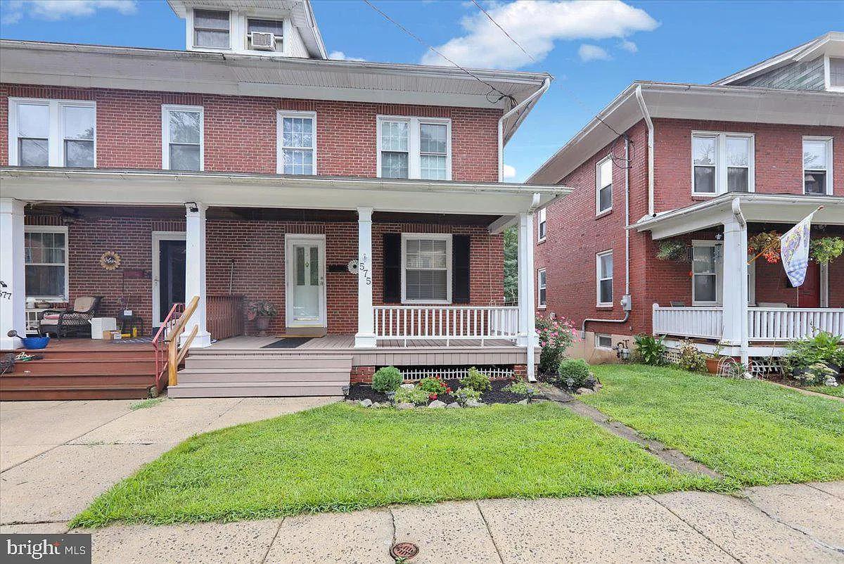 575 Marshall Ave photo 1