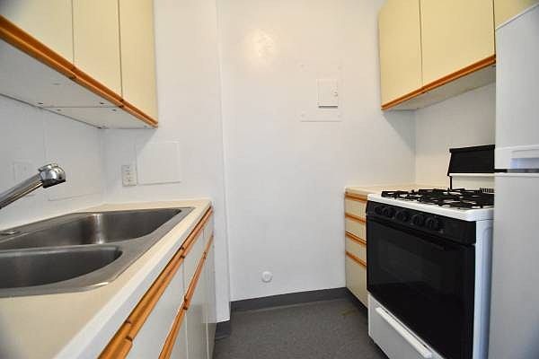 2nd image of 220 Locust St