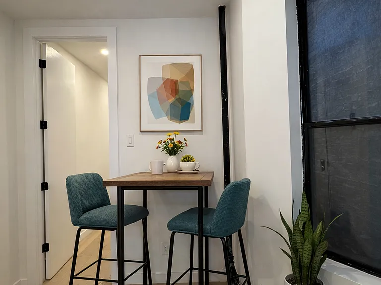 33 Henry St #12 — Photo 2