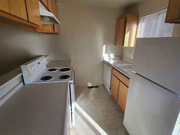 3rd image of 1024 E 5th St #Fif1024-106