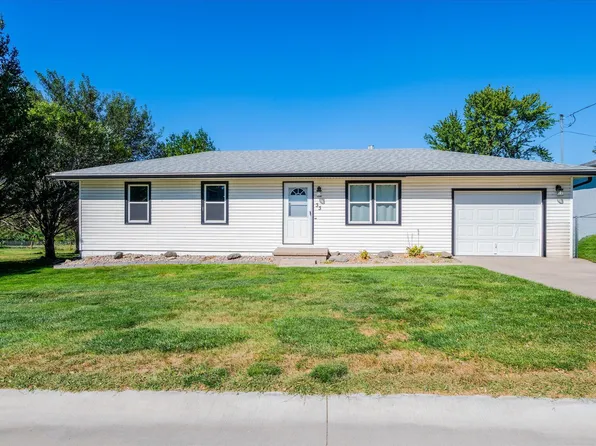 33 Countryside Dr, Treynor, IA 51575