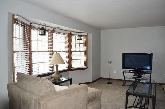 5th image of 105 W Forest St