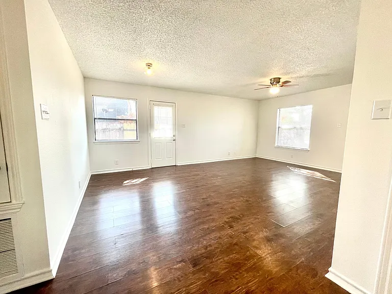 Dining/living areas