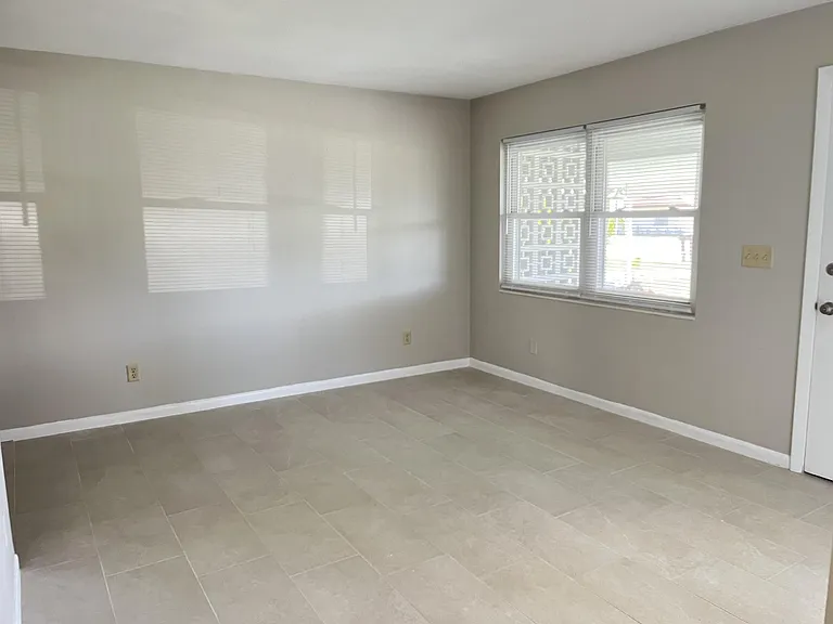 4620 SE 4th Pl — Photo 5