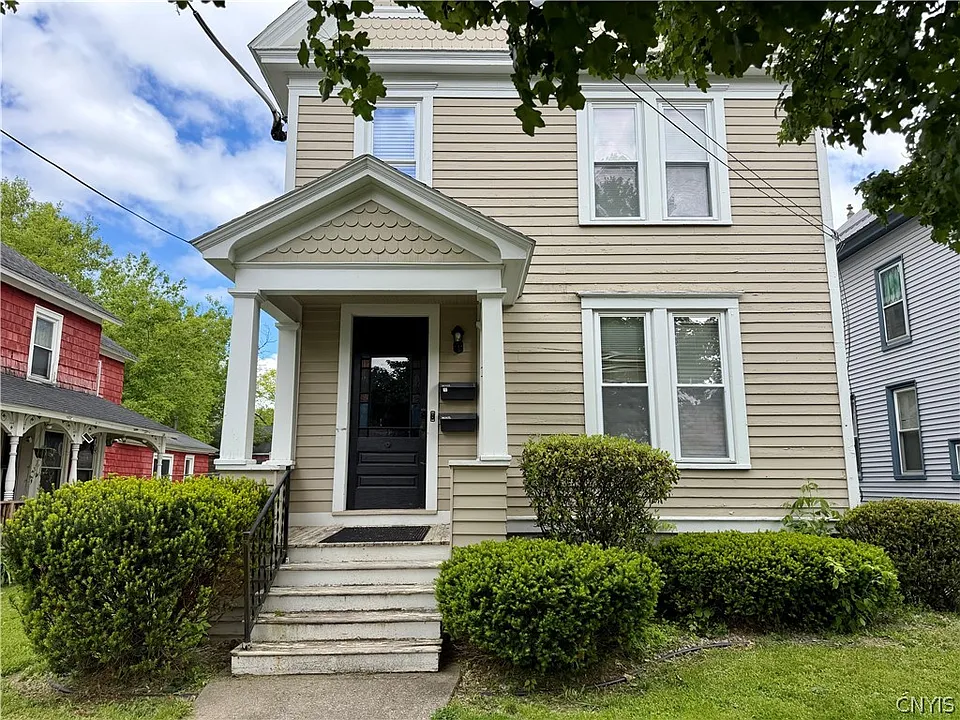 10 Maple Ave
