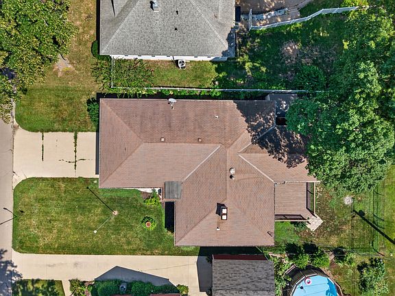 3rd image of 802 Adams St