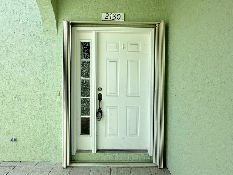 2130 SE Wild Meadow Cir — Photo 3
