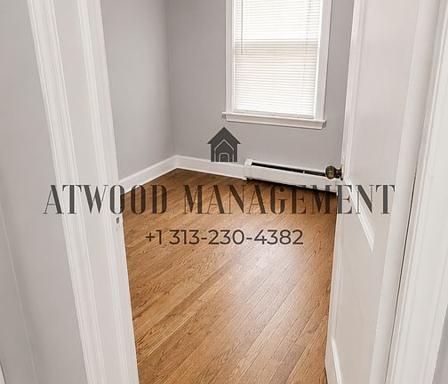4th image of 15752 Rutherford St