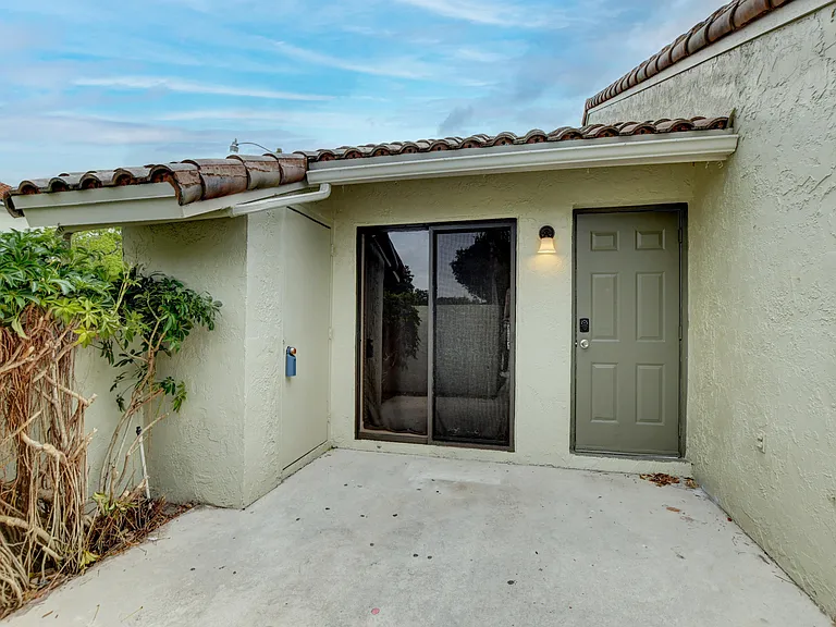 499 Hardwood Pl #H-29 — Photo 2