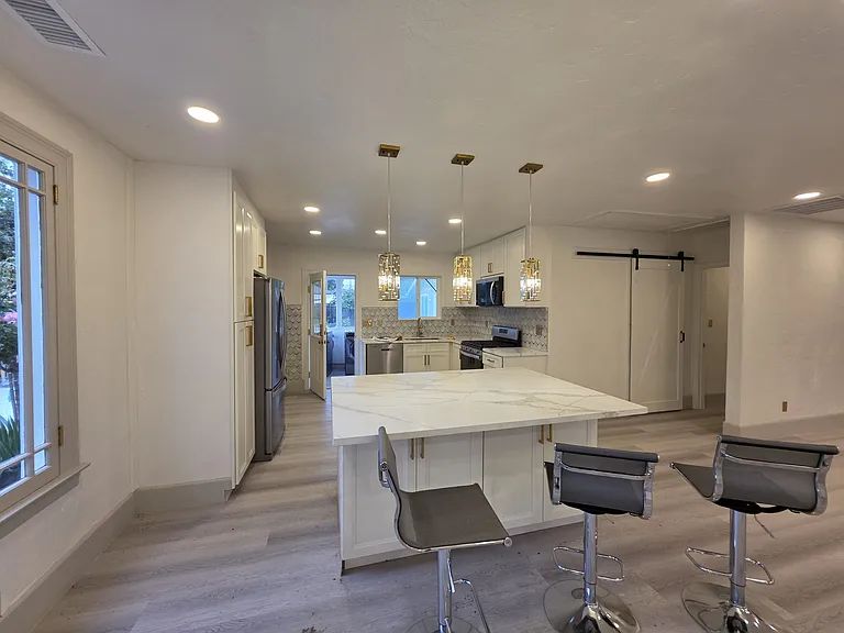 41620 Beatrice St — Photo 2