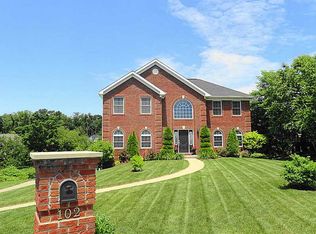 102 Moonlight Ct, Aliquippa, PA 15001
