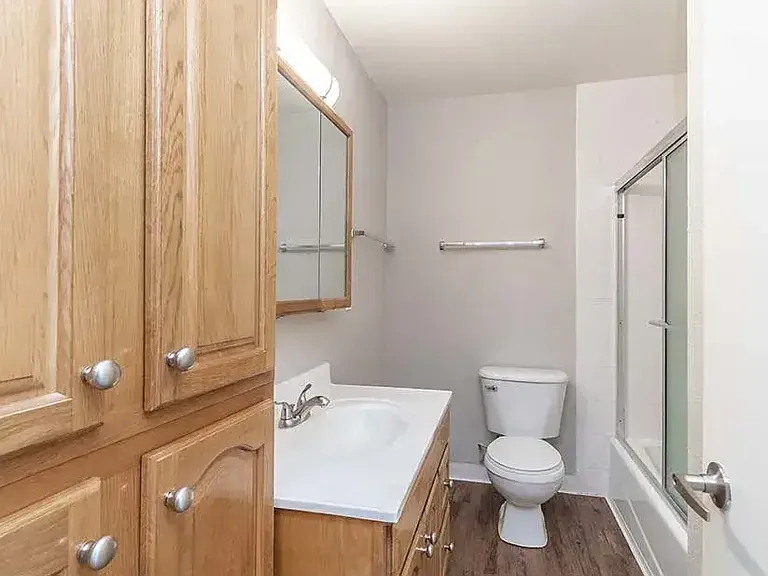 Westwood Apartments — Photo 15