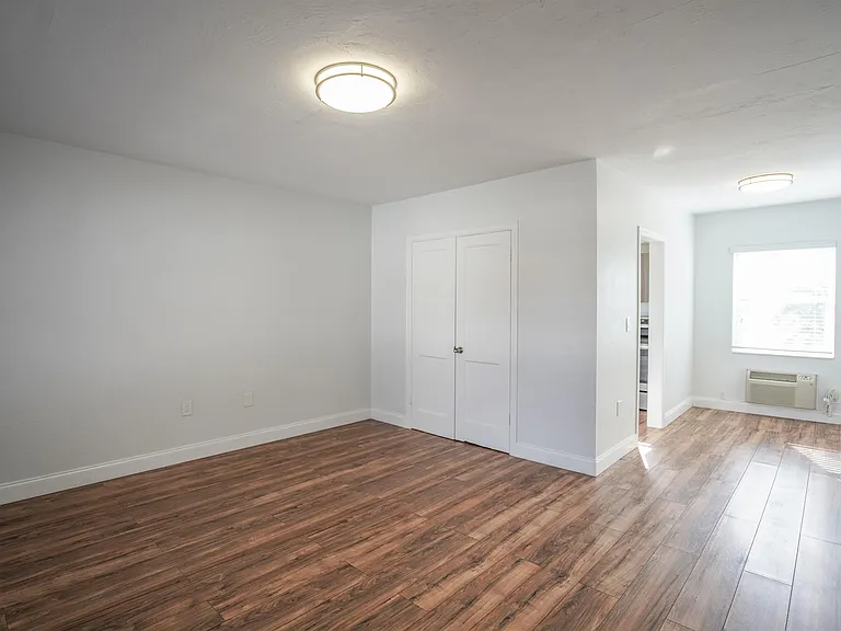 433 NE 82nd St #11 — Photo 8