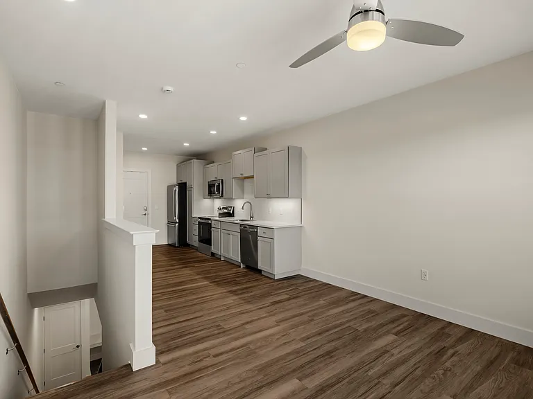 The Pointe at Overlook — Photo 37