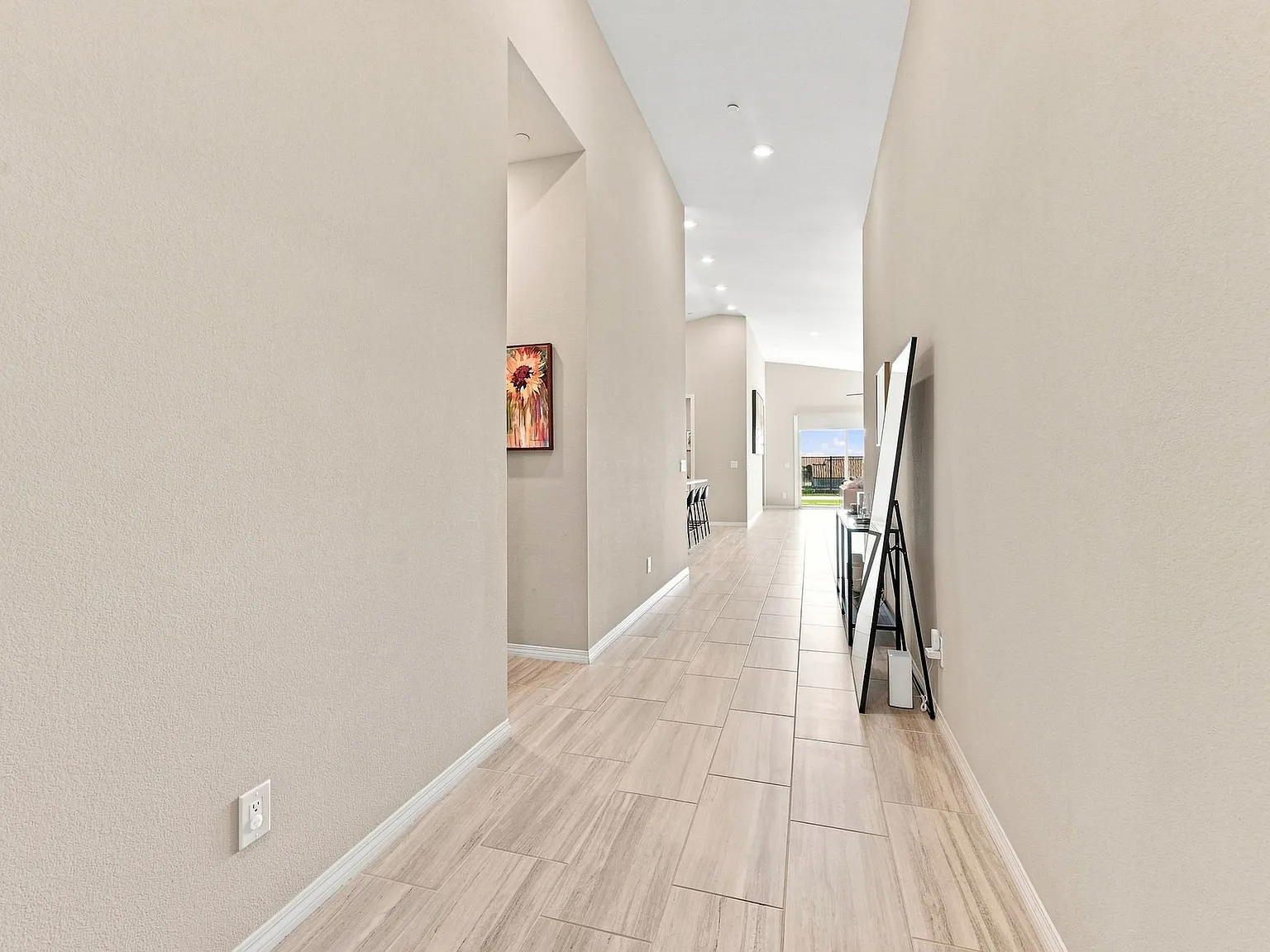 3 bed, 2177 sqft, $3,950 — Photo 4