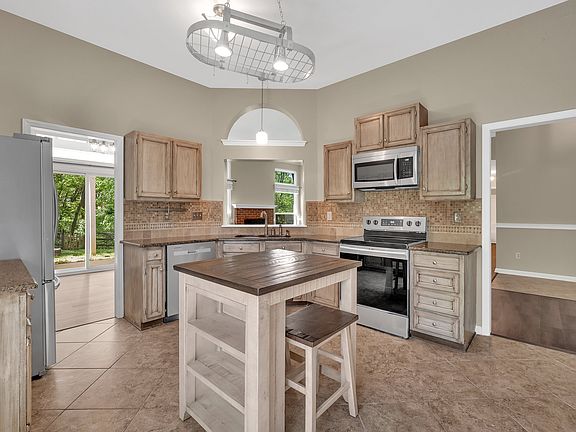 2nd image of 10704 Tapestry Ct