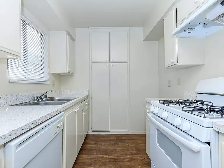 Greenbrook Apartments — Photo 10