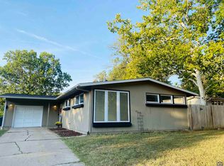 1230 SW Cornwall St, Topeka, KS 66611