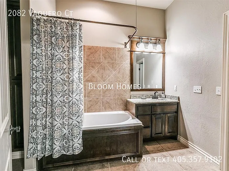 2082 Vaquero Ct — Photo 14