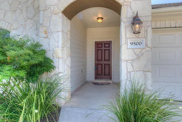 9500 Castle Pines Dr — Photo 2