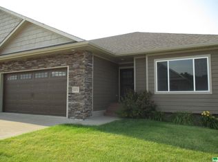 5371 Overlook Ln, Sioux City, IA 51106